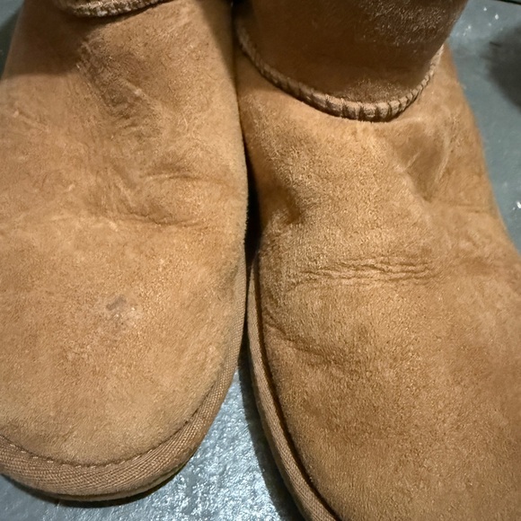 UGG Classic Tan Boots with Shearling Lining - Picture 5 of 6